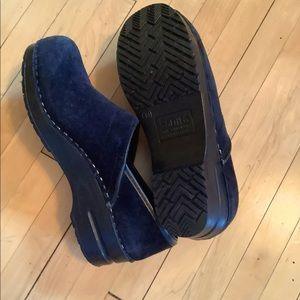 Sanita navy blue clogs